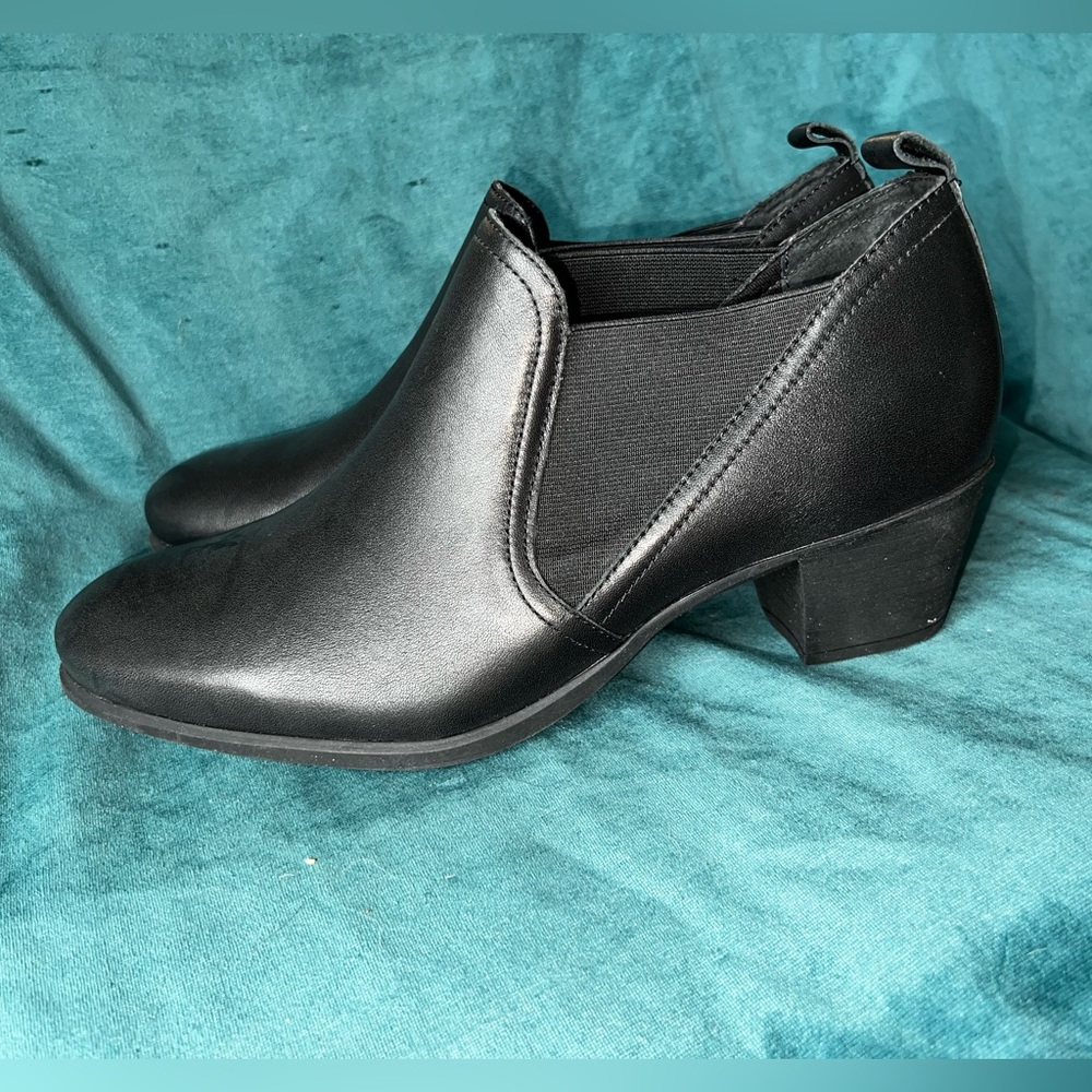 Munro Jessie Bootie View 6